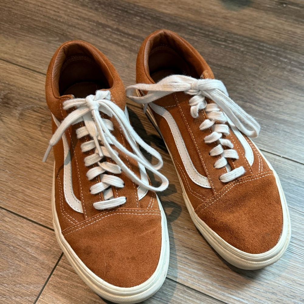 Vans Old Skool shoes in brown suede